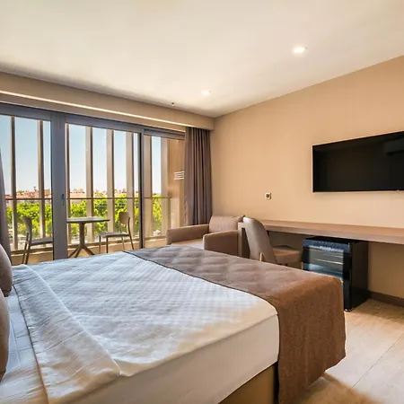 Prive & - Adults Only 16