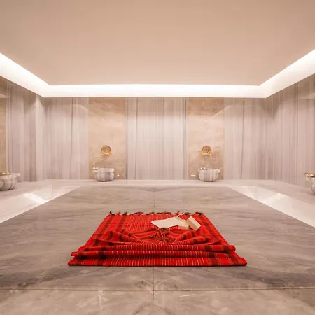 Prive & - Adults Only 16