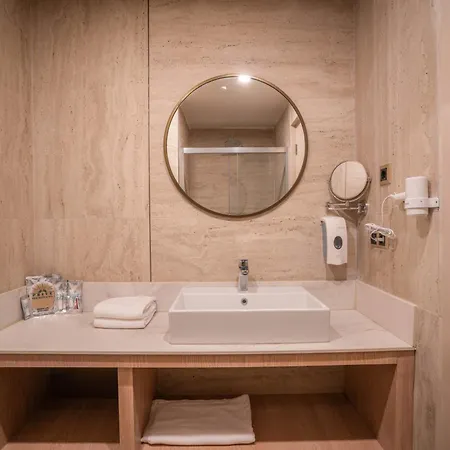 Prive & - Adults Only 16 Side