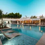 Prive & - Adults Only 16 Side