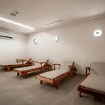 Prive & - Adults Only 16 Side