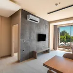 Prive & - Adults Only 16