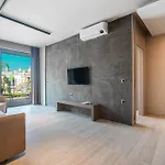 Prive & - Adults Only 16 Side