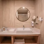 Prive & - Adults Only 16 Side