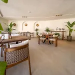 Prive & - Adults Only 16