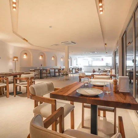 Prive & - Adults Only 16 Apart Otel 4*
