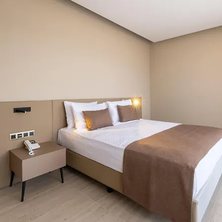 Prive & - Adults Only 16 Apart Otel Side