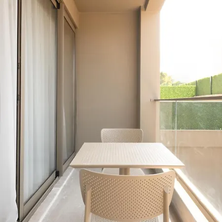 Prive & - Adults Only 16 Apart Otel 4*