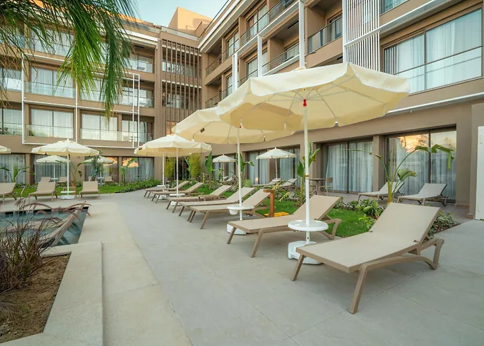 Prive & - Adults Only 16 Side