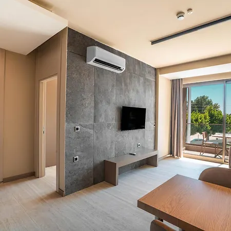 Prive & - Adults Only 16