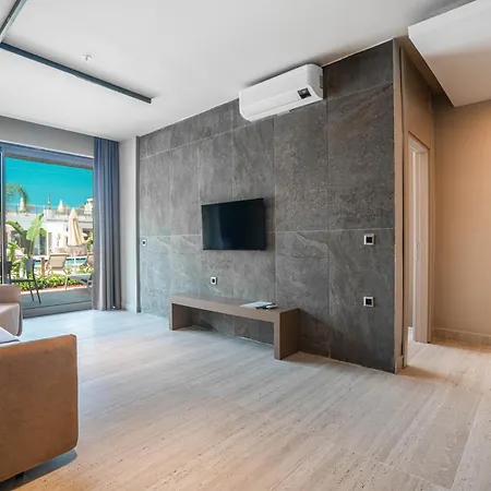 Prive & - Adults Only 16 Side