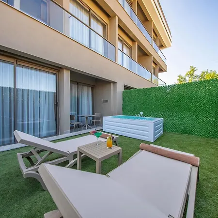 Prive & - Adults Only 16 Apartahotel 4*